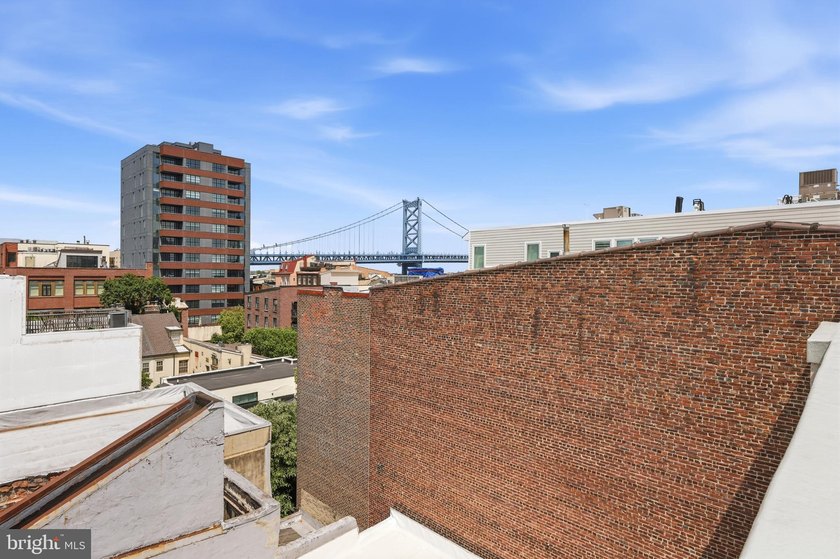 Welcome to this beautifully maintained, 10-year-young townhouse - photo 49