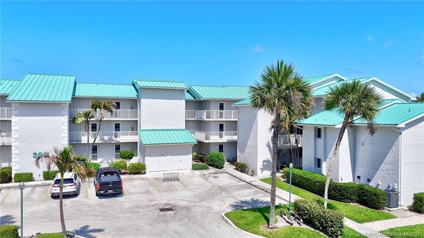 Welcome to paradise living on Hutchinson Island! This - photo 29