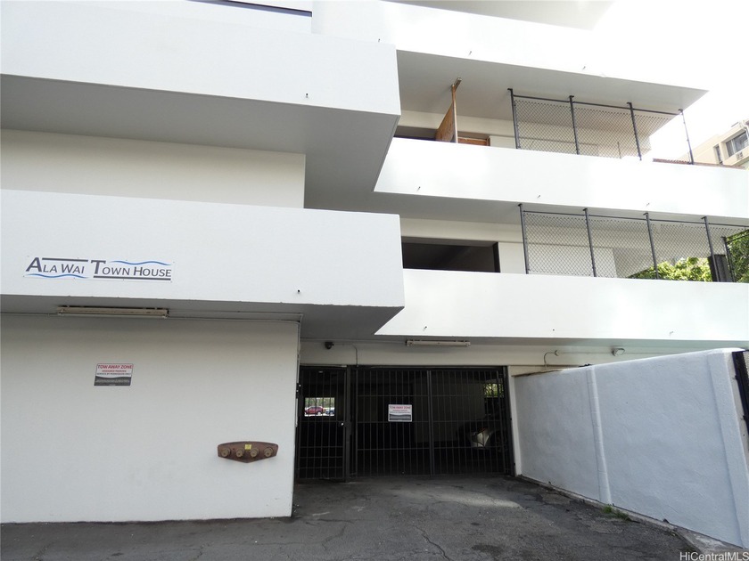 Conveniently located in Waikiki...unit has an enclosed lanai for - photo 16