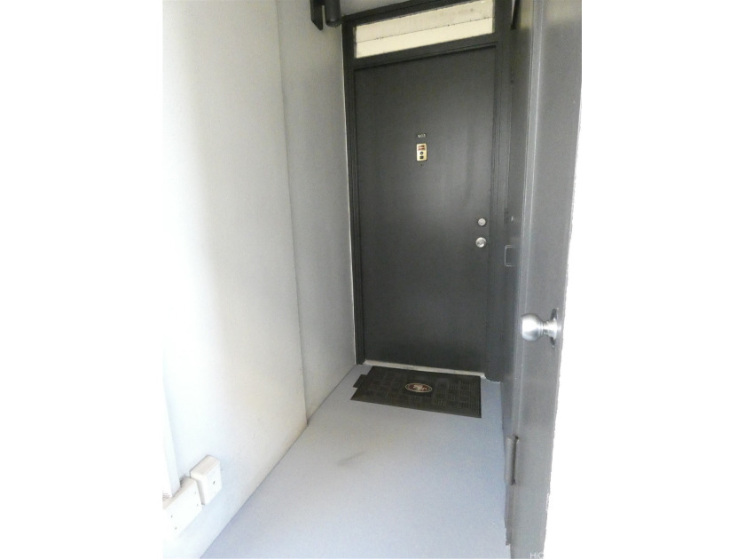 Conveniently located in Waikiki...unit has an enclosed lanai for - photo 20