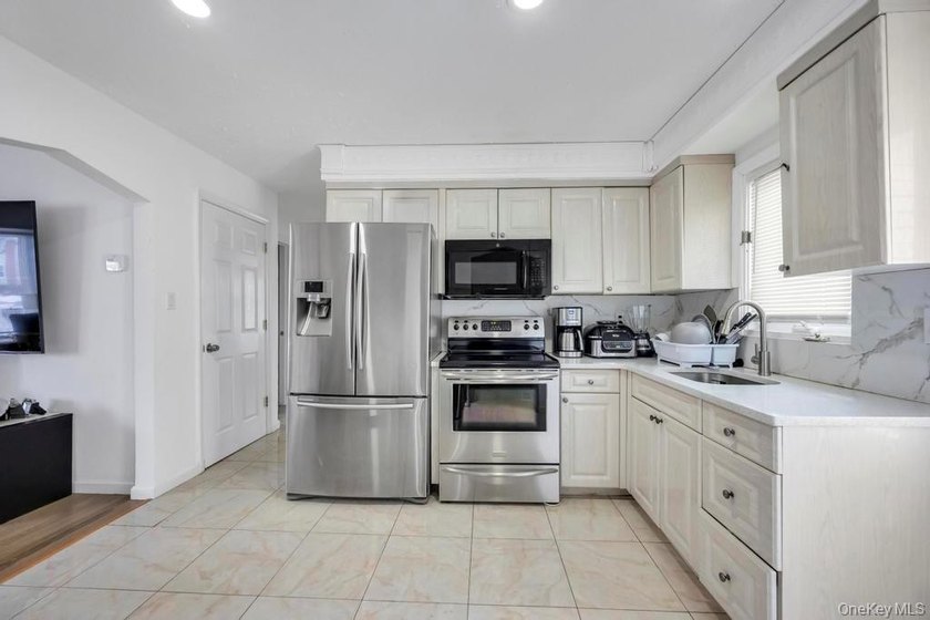 Photos coming soon! Welcome to this Spacious and versatile home - photo 7