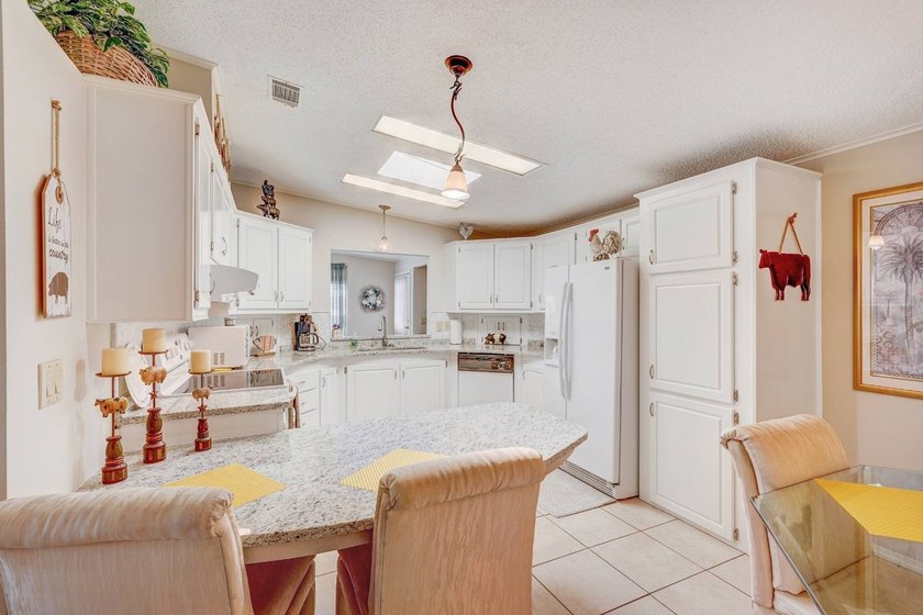Welcome to Sun Key Village, a recently renovated and gated 55+ - photo 11