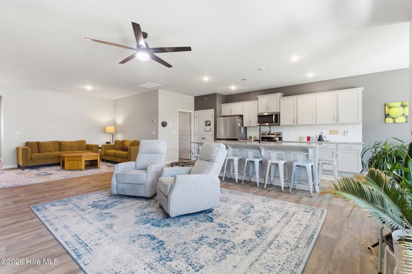 This beautifully maintained single-level home in the desirable - photo 12