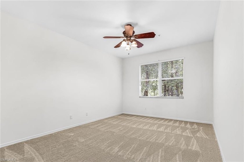 This beautiful 1st floor end unit condo features 3 bedrooms, 2 - photo 15