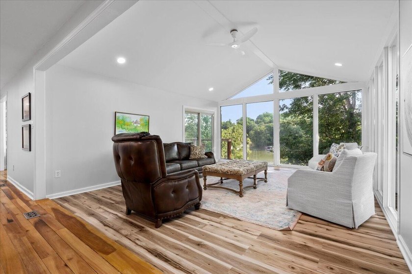 Welcome to your lakefront retreat! This beautifully maintained - photo 16