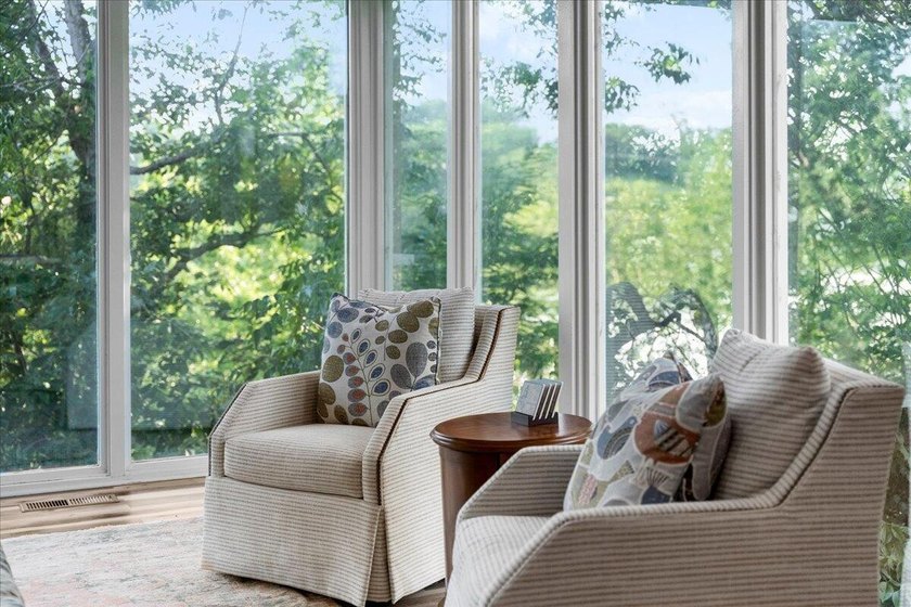 Welcome to your lakefront retreat! This beautifully maintained - photo 17