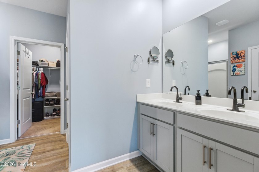 This beautifully maintained single-level home in the desirable - photo 18