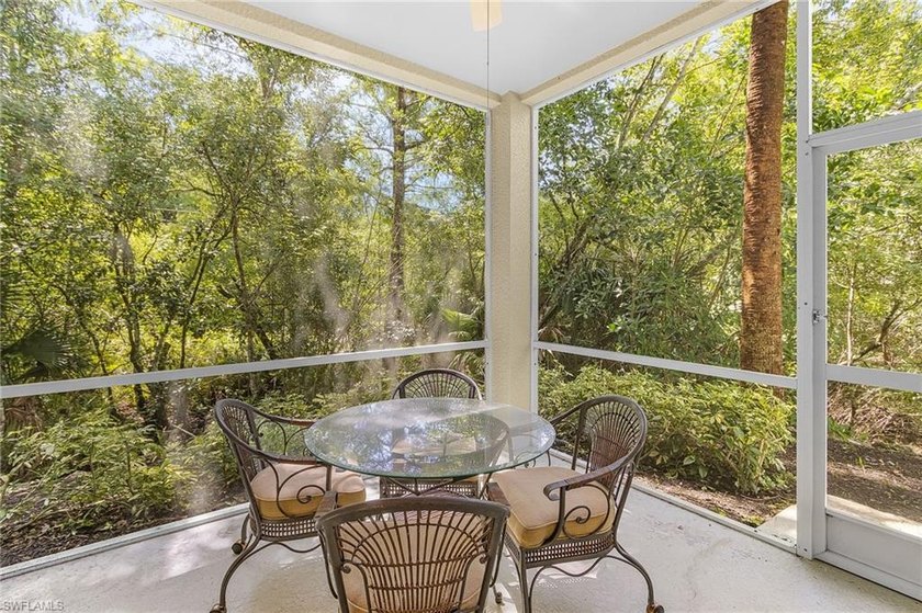 This beautiful 1st floor end unit condo features 3 bedrooms, 2 - photo 20