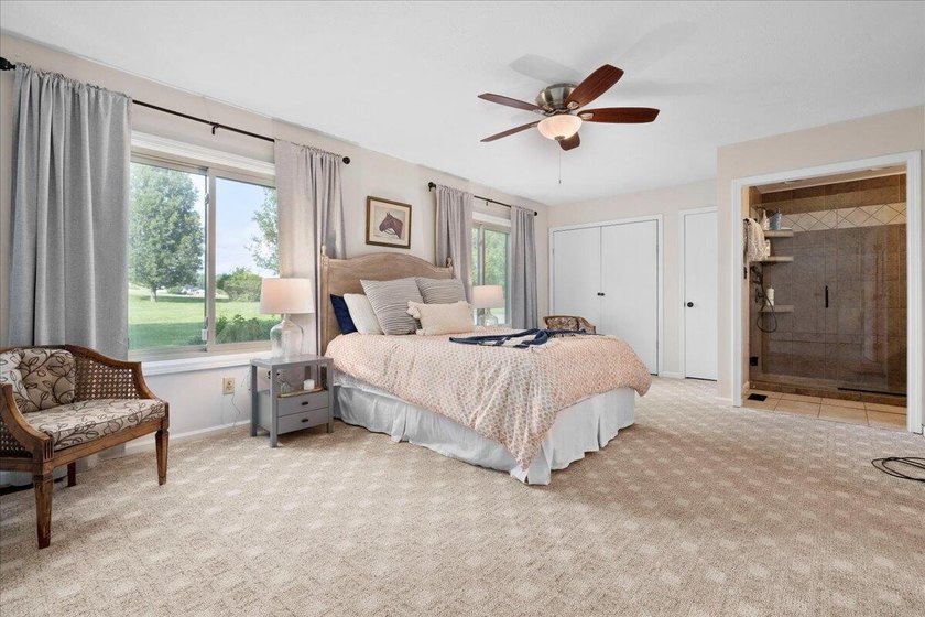 Welcome to your lakefront retreat! This beautifully maintained - photo 21