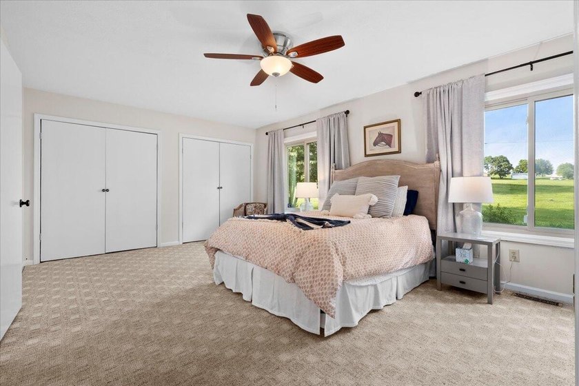 Welcome to your lakefront retreat! This beautifully maintained - photo 22