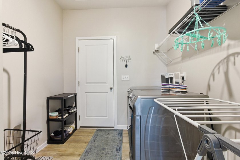 This beautifully maintained single-level home in the desirable - photo 23