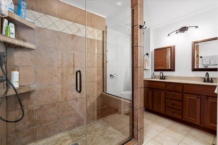 Welcome to your lakefront retreat! This beautifully maintained - photo 23