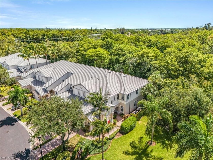 This beautiful 1st floor end unit condo features 3 bedrooms, 2 - photo 23