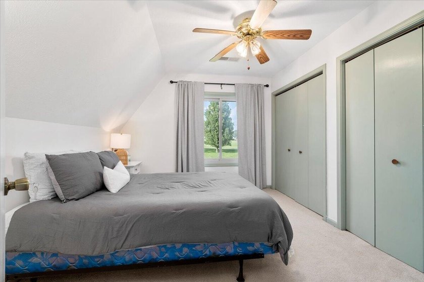 Welcome to your lakefront retreat! This beautifully maintained - photo 27