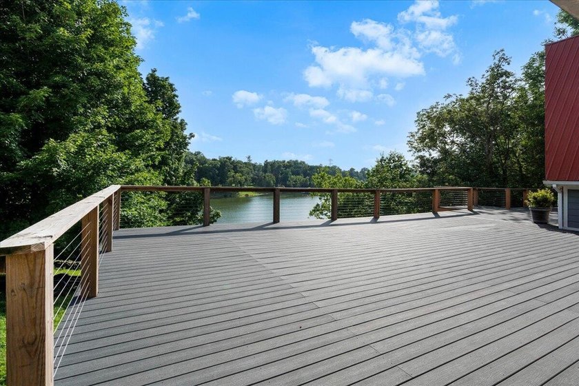 Welcome to your lakefront retreat! This beautifully maintained - photo 36
