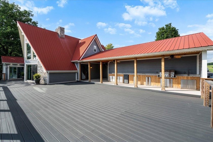 Welcome to your lakefront retreat! This beautifully maintained - photo 38