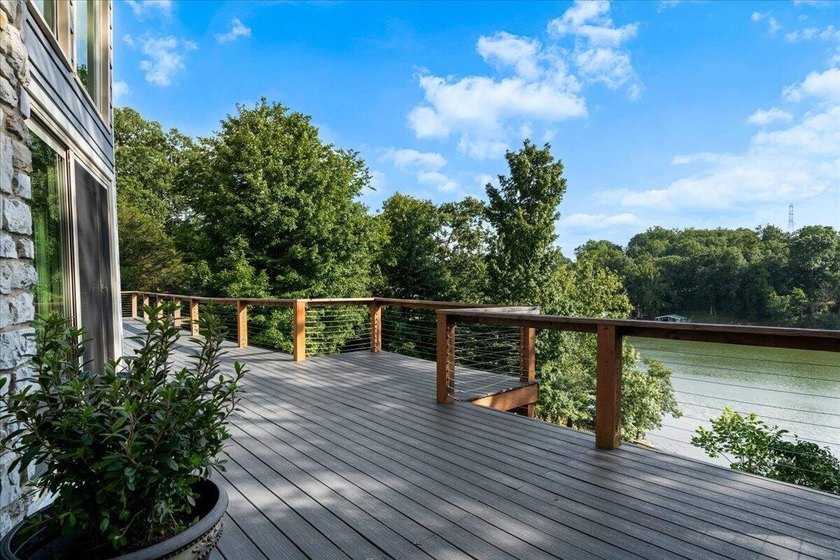 Welcome to your lakefront retreat! This beautifully maintained - photo 41