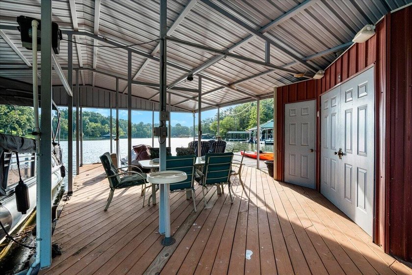 Welcome to your lakefront retreat! This beautifully maintained - photo 47