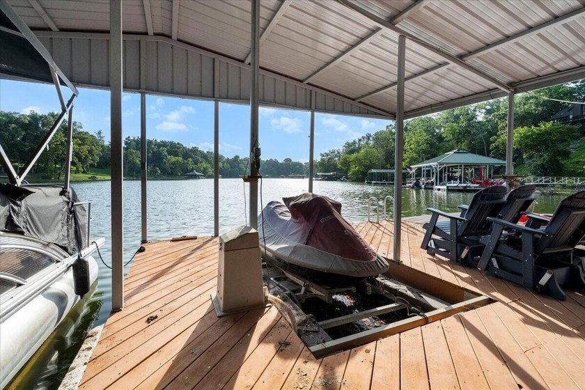 Welcome to your lakefront retreat! This beautifully maintained - photo 49