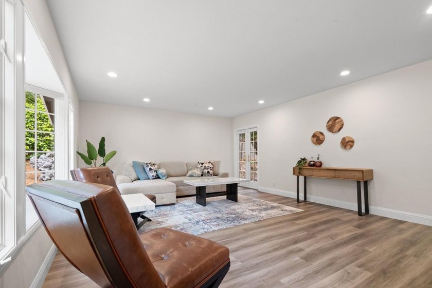 A home made for Santa Cruz living: open, relaxed, flexible, and - photo 12