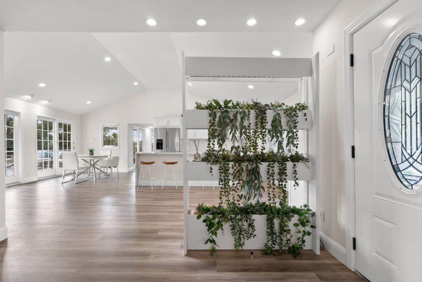 A home made for Santa Cruz living: open, relaxed, flexible, and - photo 17
