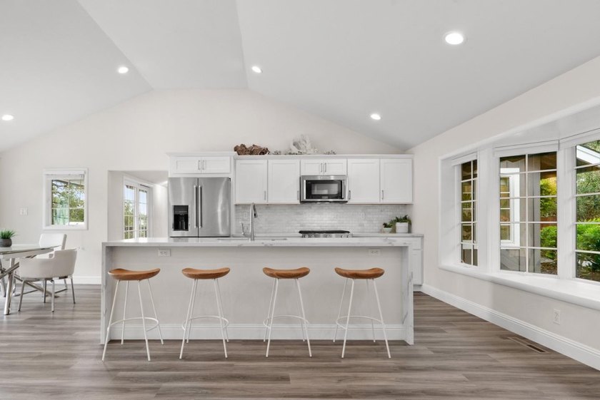 A home made for Santa Cruz living: open, relaxed, flexible, and - photo 20