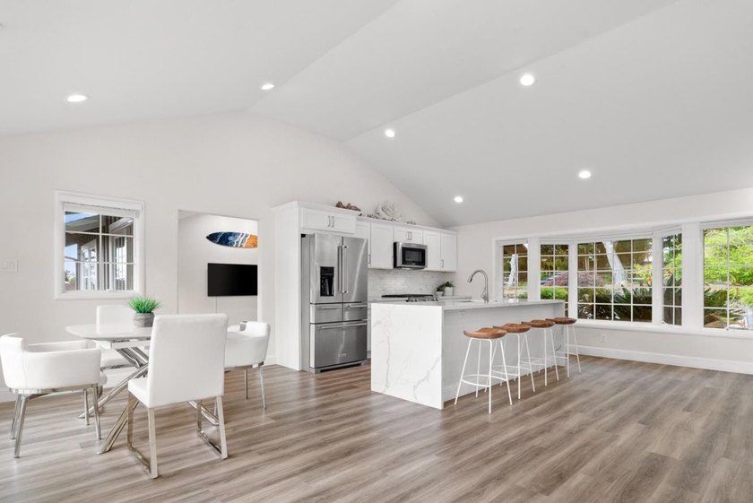 A home made for Santa Cruz living: open, relaxed, flexible, and - photo 22