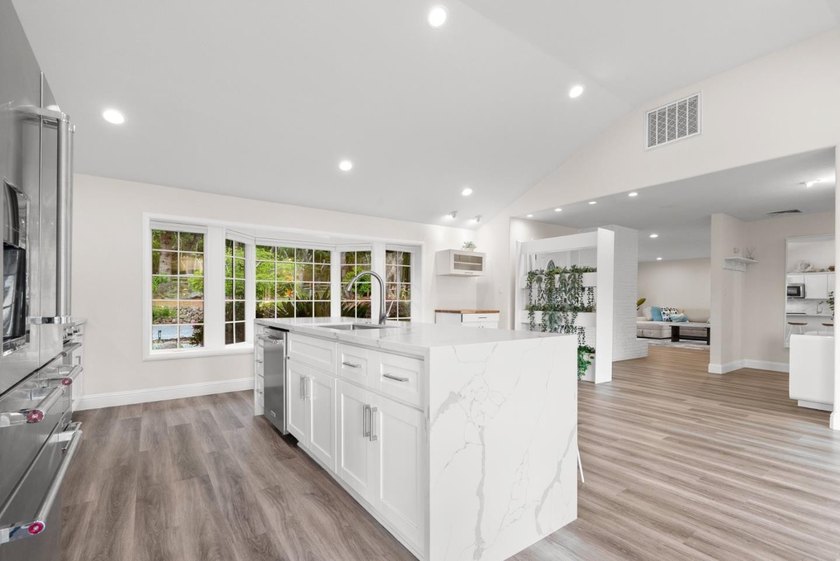 A home made for Santa Cruz living: open, relaxed, flexible, and - photo 24