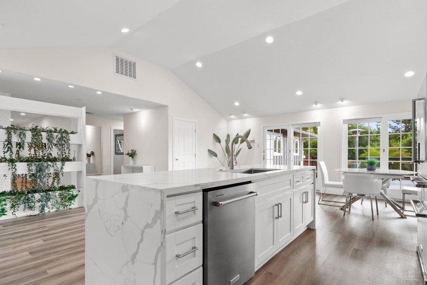 A home made for Santa Cruz living: open, relaxed, flexible, and - photo 25