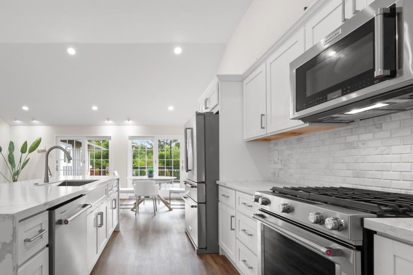 A home made for Santa Cruz living: open, relaxed, flexible, and - photo 26