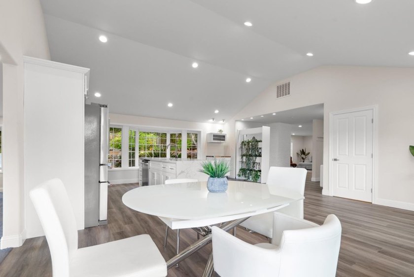 A home made for Santa Cruz living: open, relaxed, flexible, and - photo 28