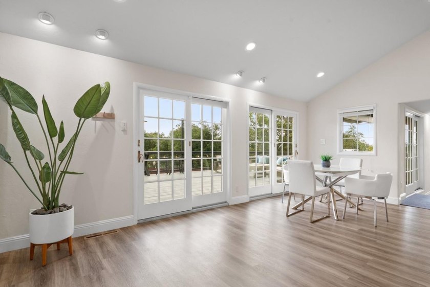 A home made for Santa Cruz living: open, relaxed, flexible, and - photo 29
