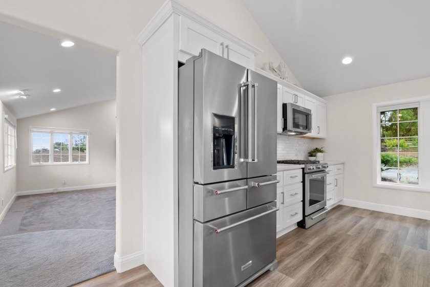 A home made for Santa Cruz living: open, relaxed, flexible, and - photo 30