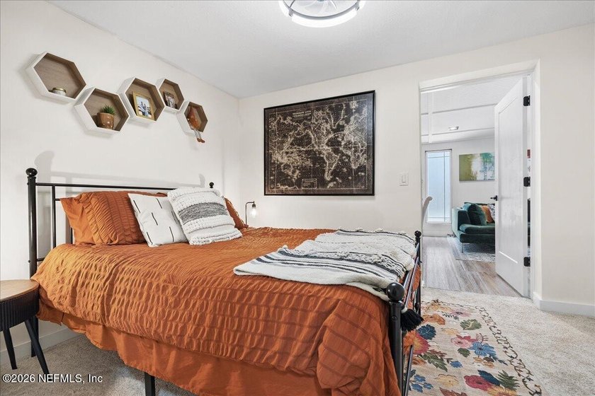 Versatile and full of possibilities! This unique property - photo 31