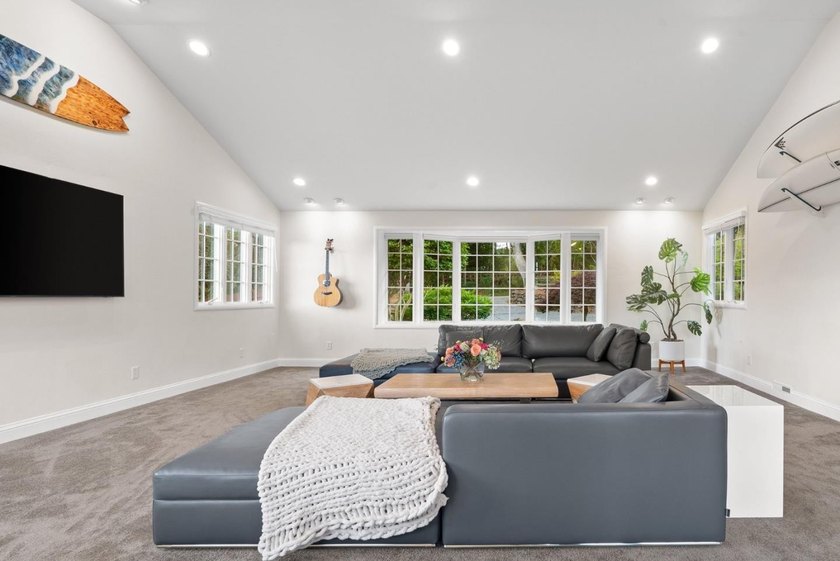 A home made for Santa Cruz living: open, relaxed, flexible, and - photo 32
