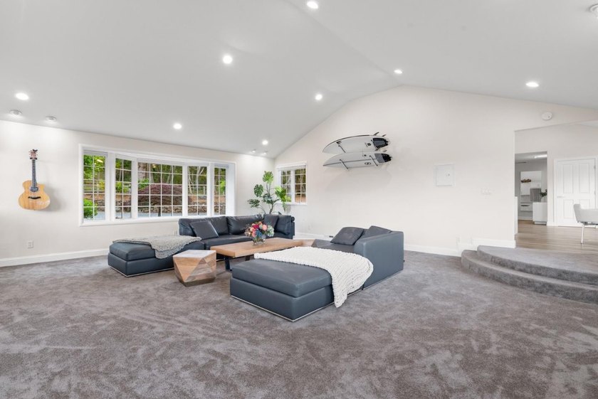 A home made for Santa Cruz living: open, relaxed, flexible, and - photo 33