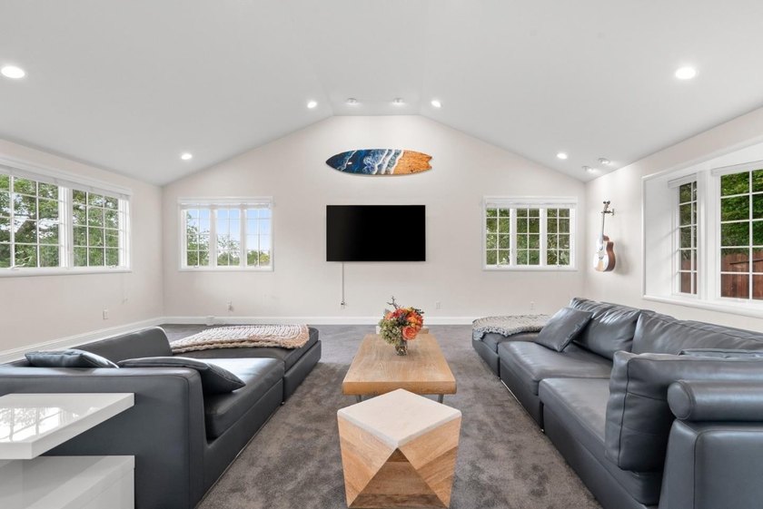 A home made for Santa Cruz living: open, relaxed, flexible, and - photo 37