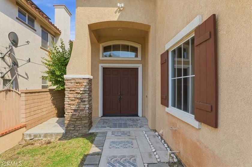 Gorgeous view home in the prestigious Eagle Glen community with - photo 4