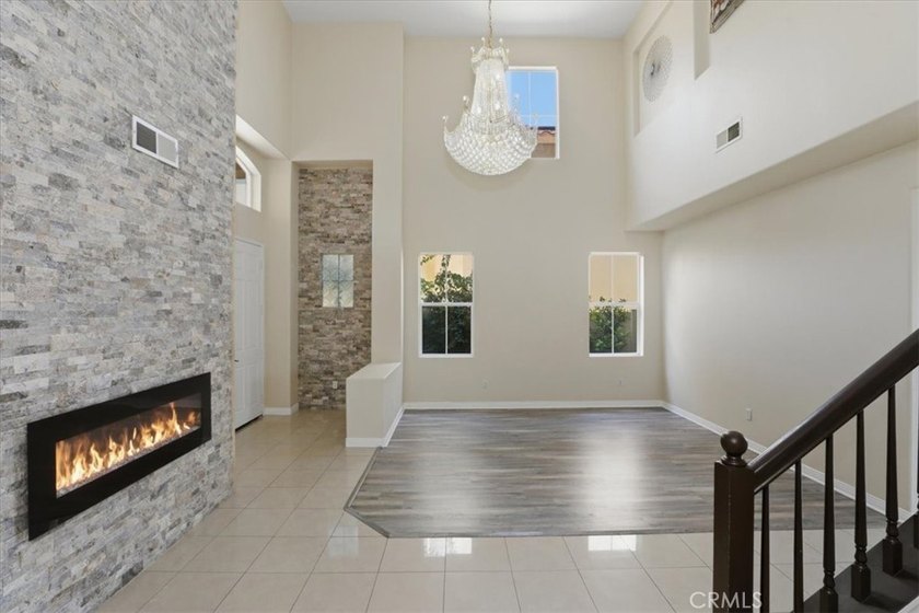 Gorgeous view home in the prestigious Eagle Glen community with - photo 6