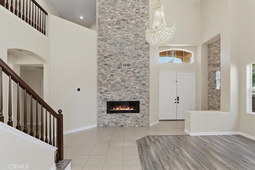 Gorgeous view home in the prestigious Eagle Glen community with - photo 7