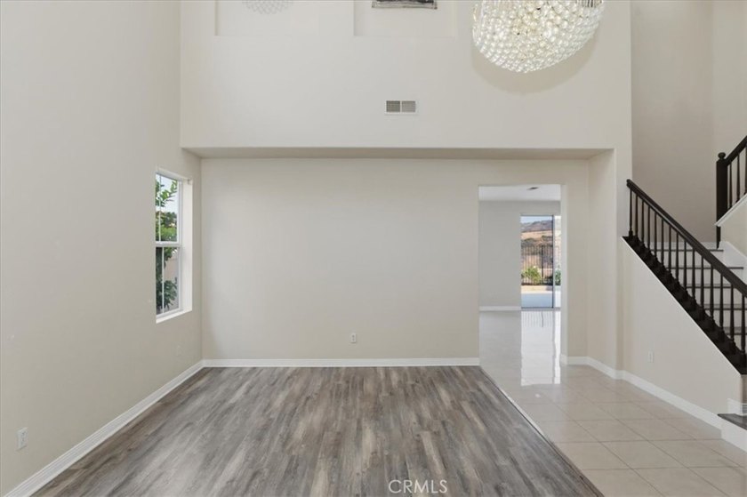 Gorgeous view home in the prestigious Eagle Glen community with - photo 8