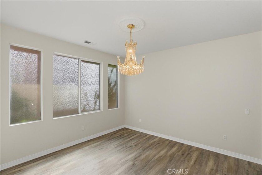 Gorgeous view home in the prestigious Eagle Glen community with - photo 10