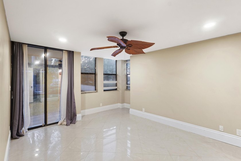 Highly desirable gated Villas at Meadow Lakes, an investor- and - photo 14
