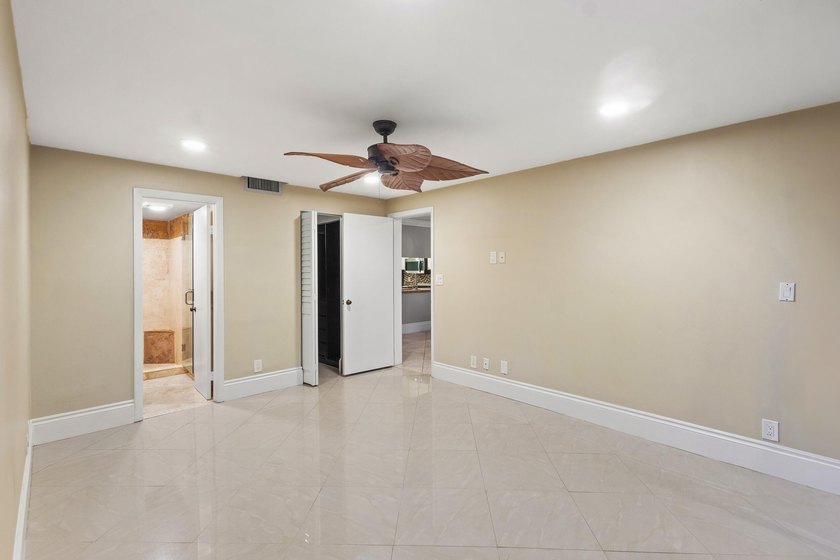 Highly desirable gated Villas at Meadow Lakes, an investor- and - photo 16