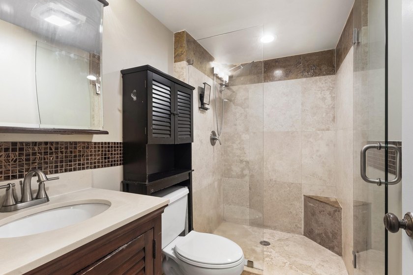 Highly desirable gated Villas at Meadow Lakes, an investor- and - photo 17