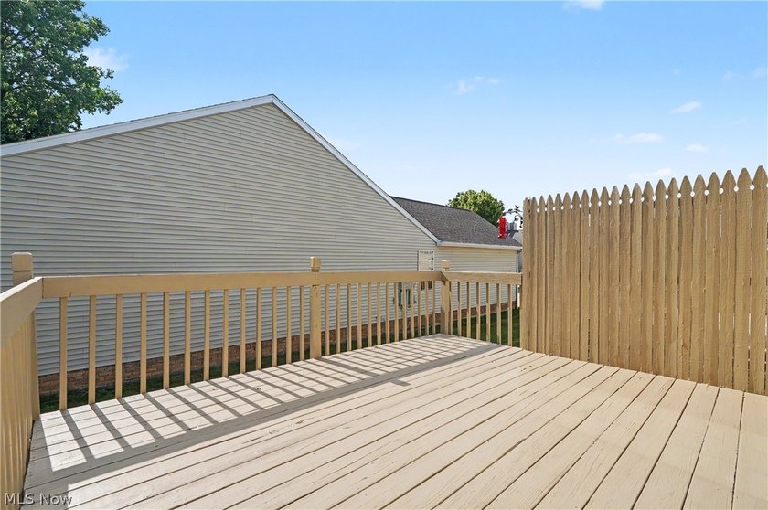 Enjoy easy one-floor living in the desirable Mariners Island - photo 20