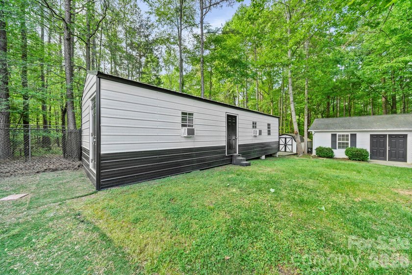 COUNTRY CHARM, CITY CONVENIENCE! If privacy is what you're - photo 22