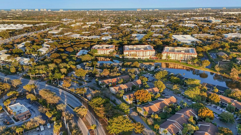 Highly desirable gated Villas at Meadow Lakes, an investor- and - photo 30