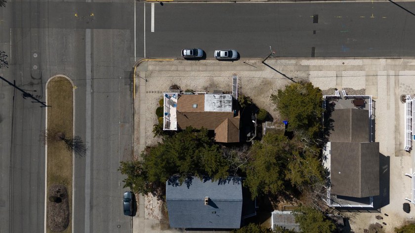 Discover the potential of this 3-bedroom, 2-bath home on a - photo 3