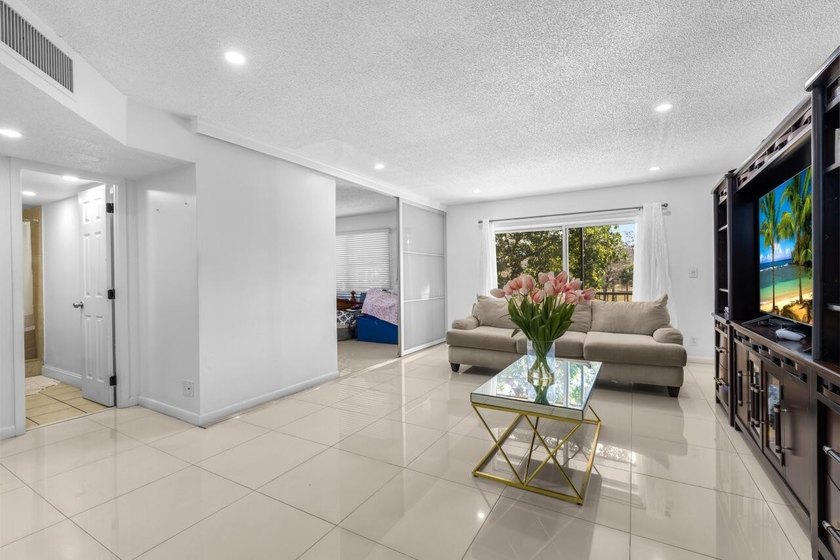 Bright 3/2 corner condo offering golf course living in Inverrary - photo 10